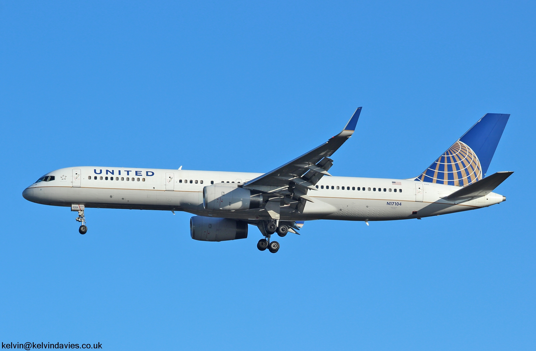 United Airlines 757 N17104