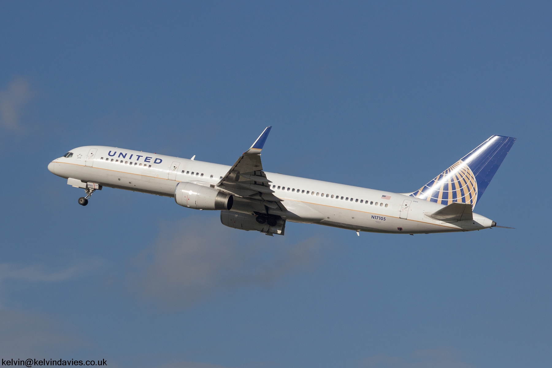 United Airlines 757 N17105