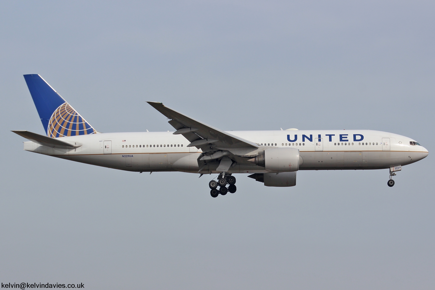 United Airlines 777 N229UA
