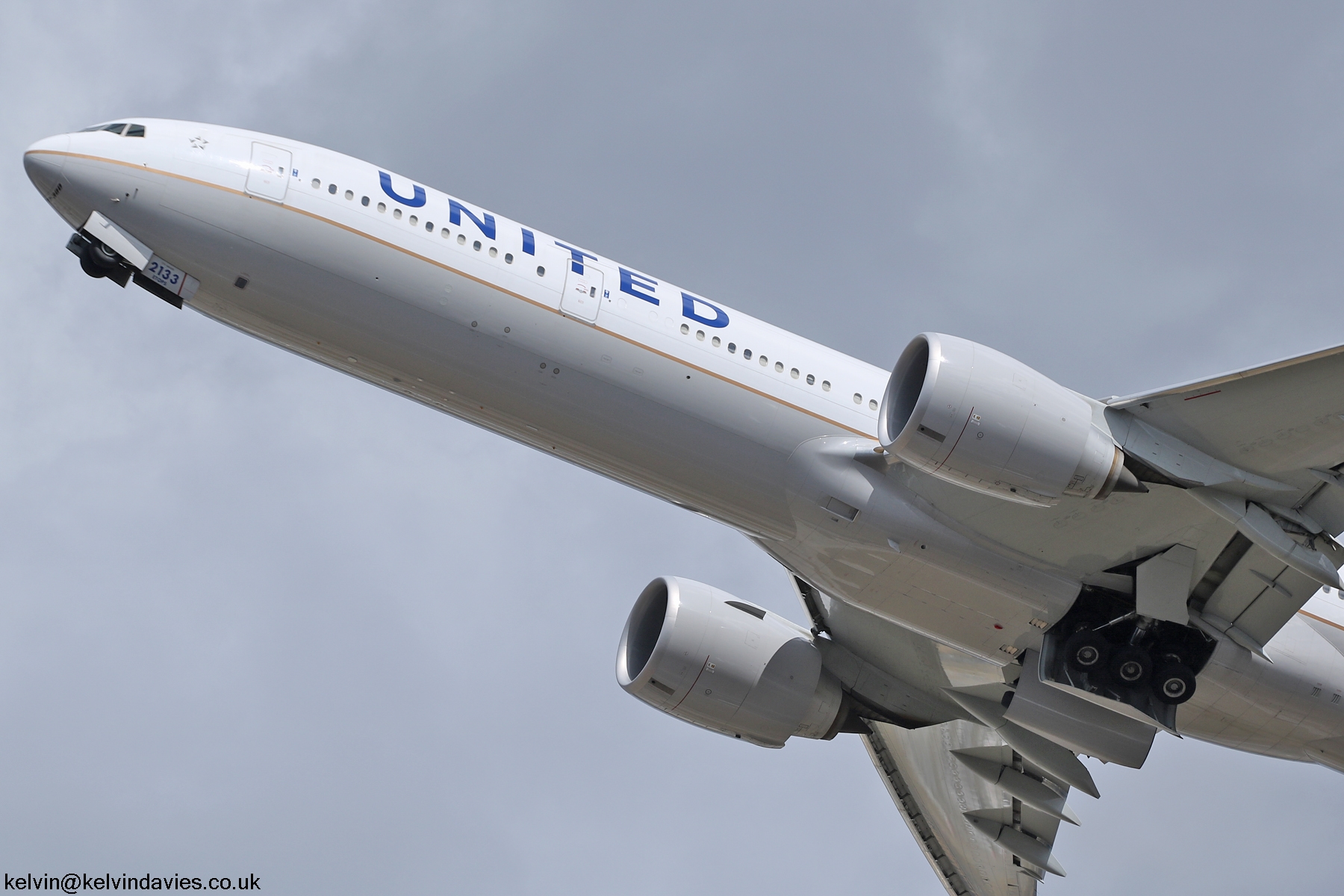 United Airlines 777 N2333U