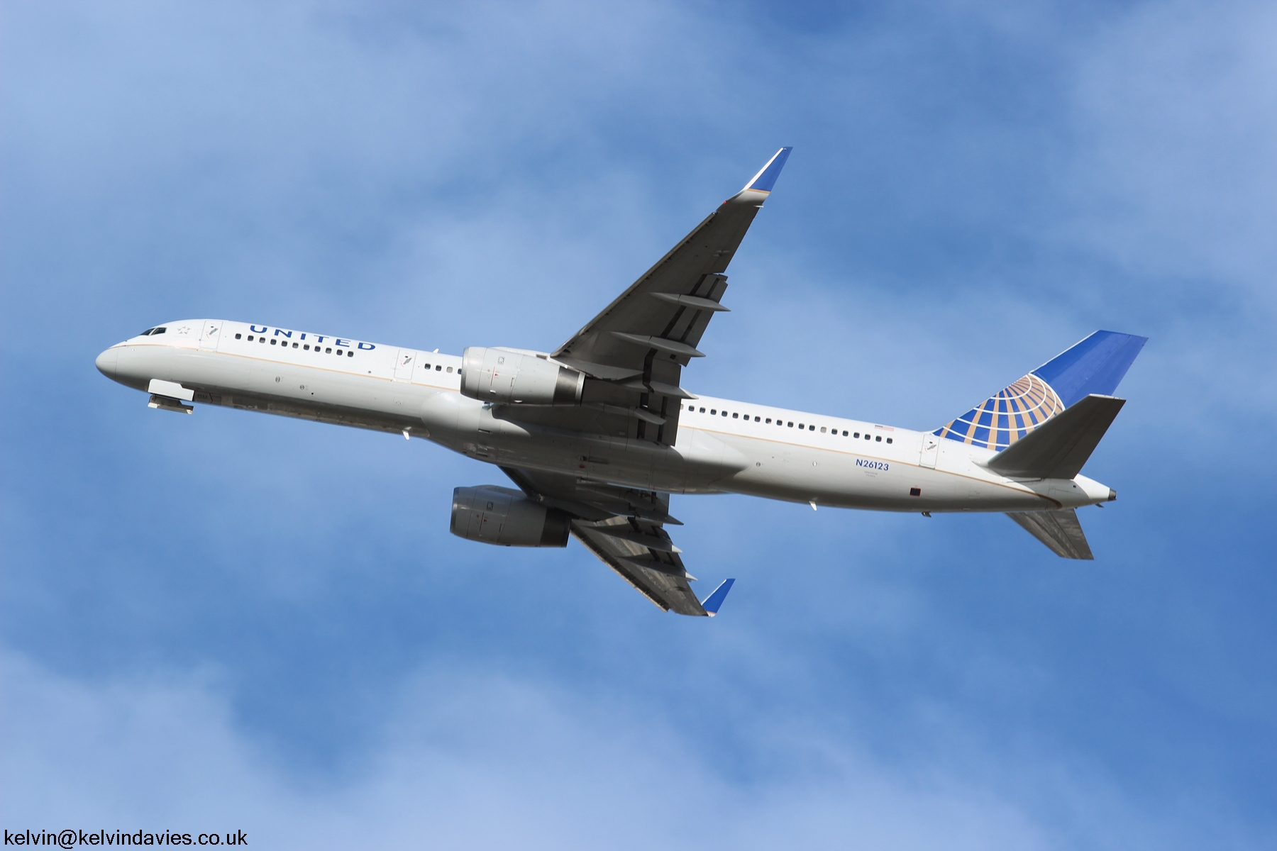 United Airlines 757 N26123