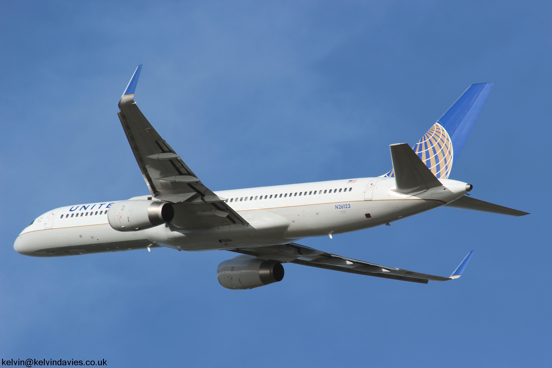 United Airlines 757 N26123