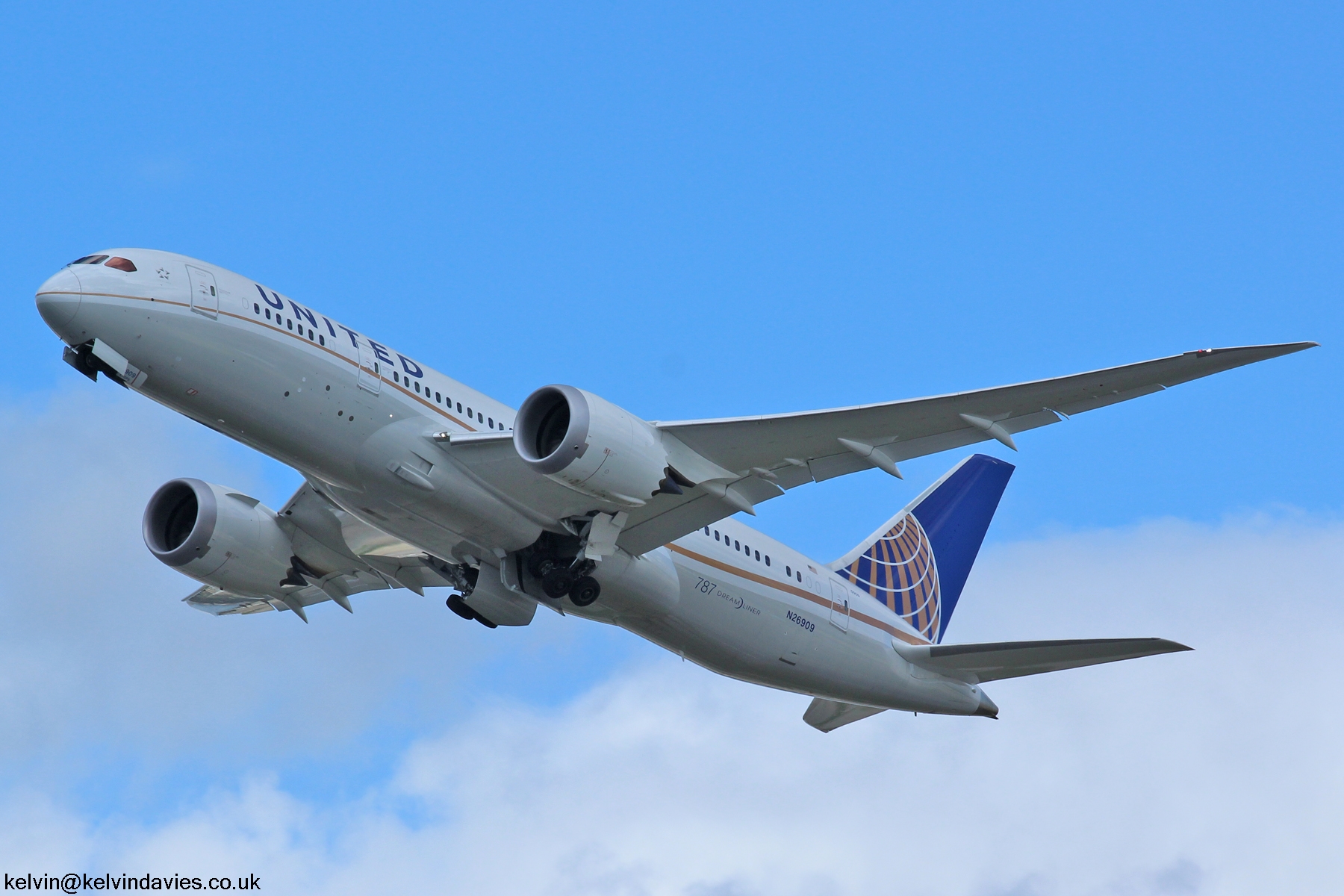 United Airlines 787 N26909