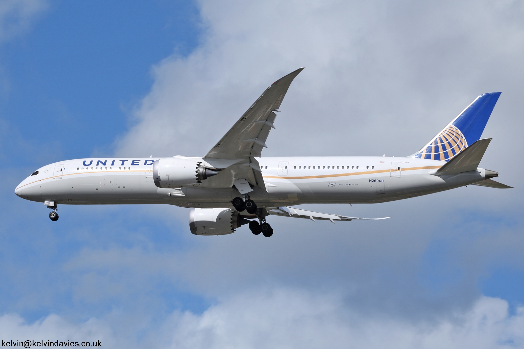 United Airlines 787 N26960