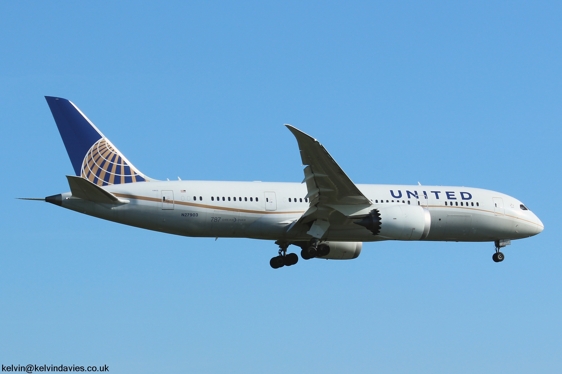 United Airlines 787 N27903