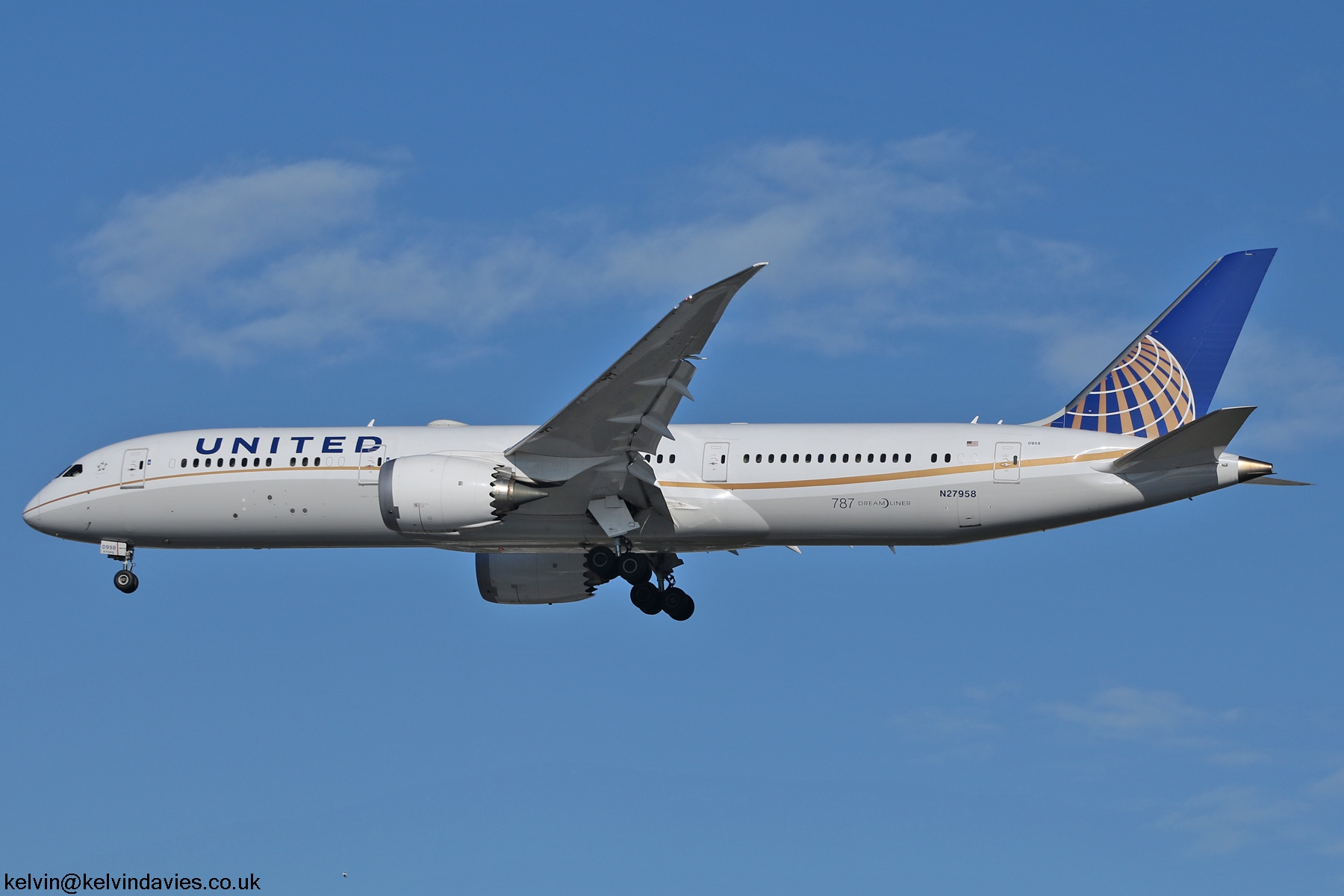 United Airlines 787 N27958