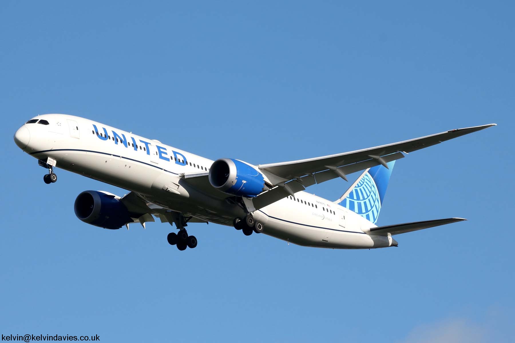 United Airlines 787 N29975