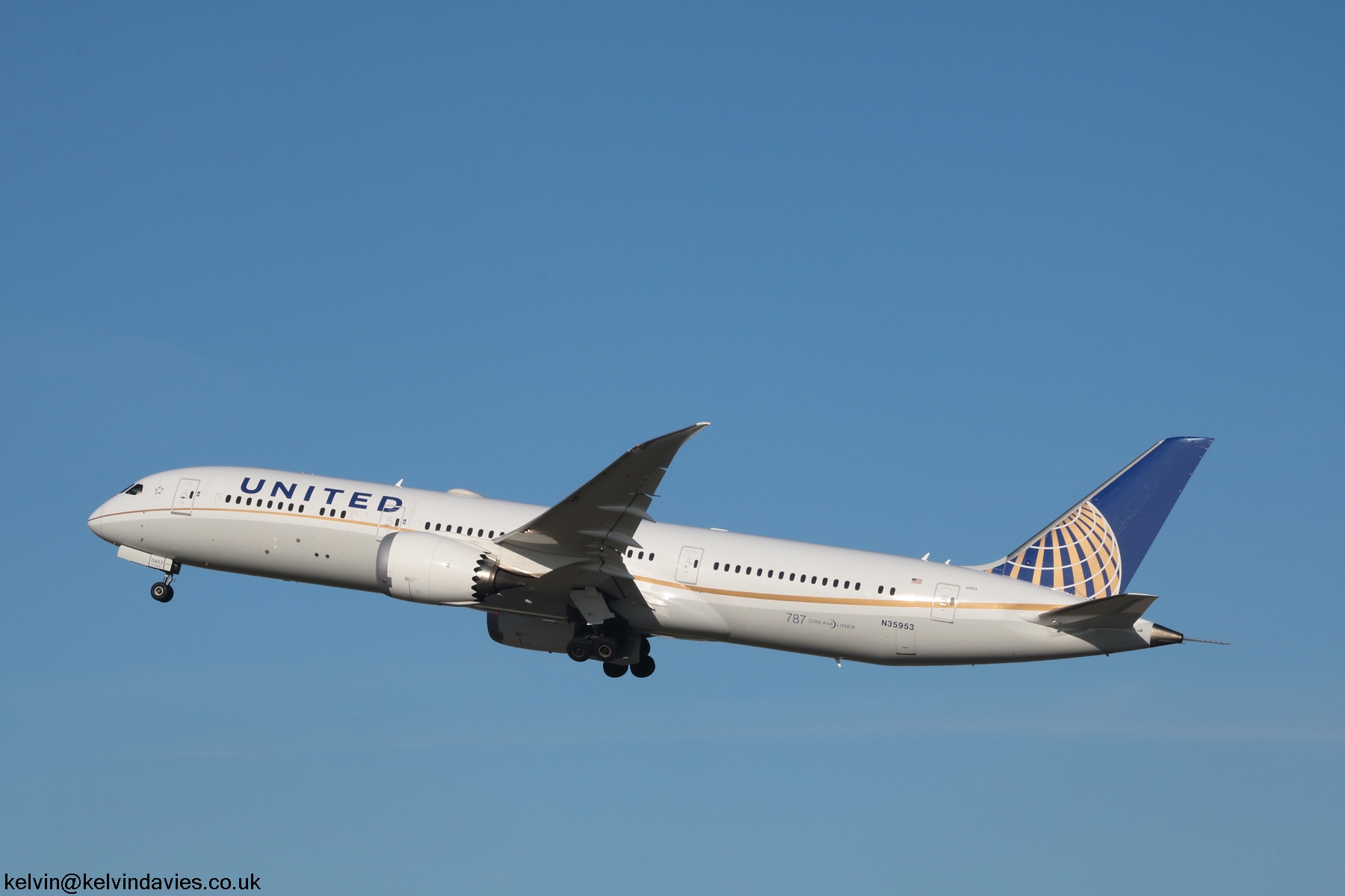 United Airlines 787 N35953