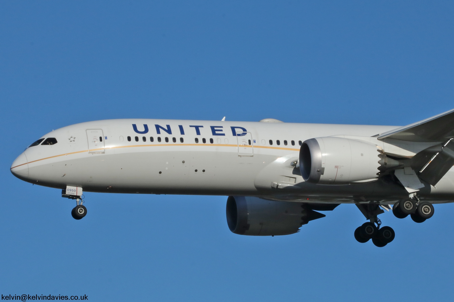 United Airlines 787 N38950