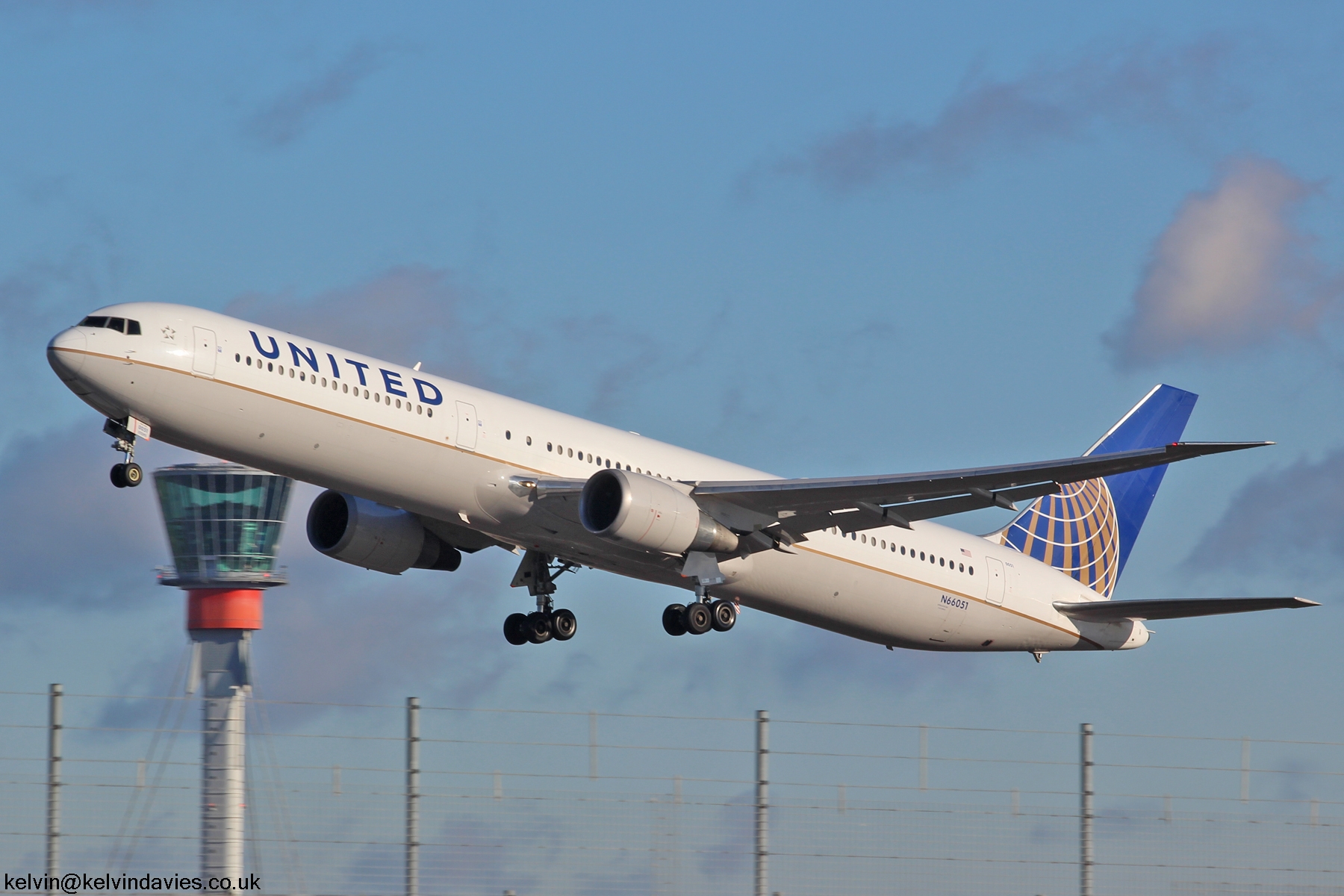 United Airlines 767 N66051