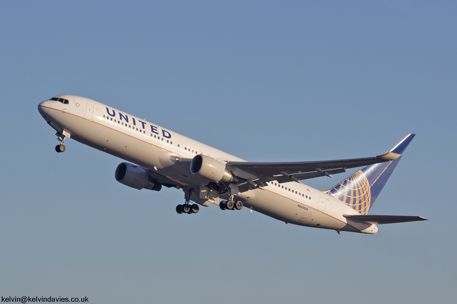 United Airlines 767 N665UA