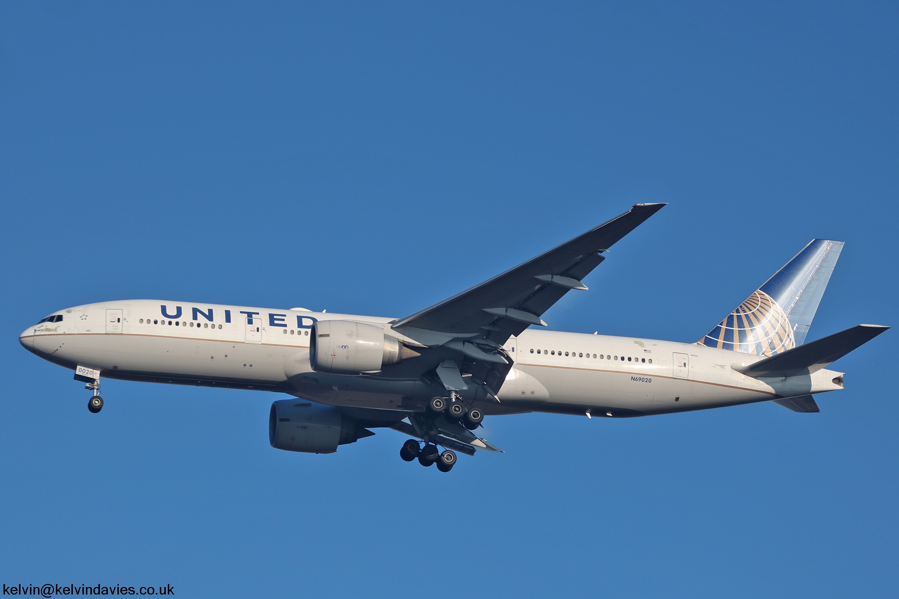 United Airlines 777 N69020