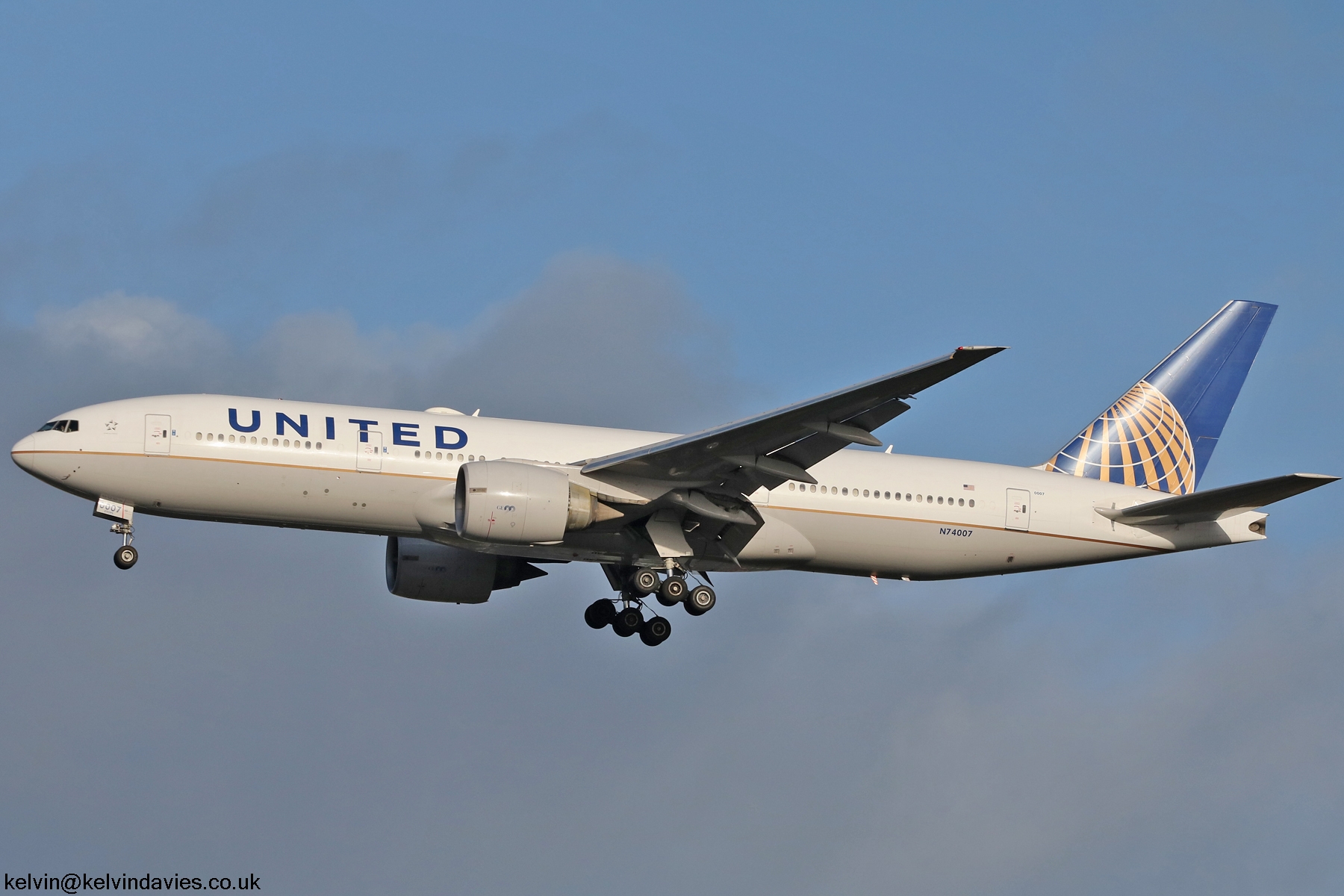 United Airlines 777 N74007