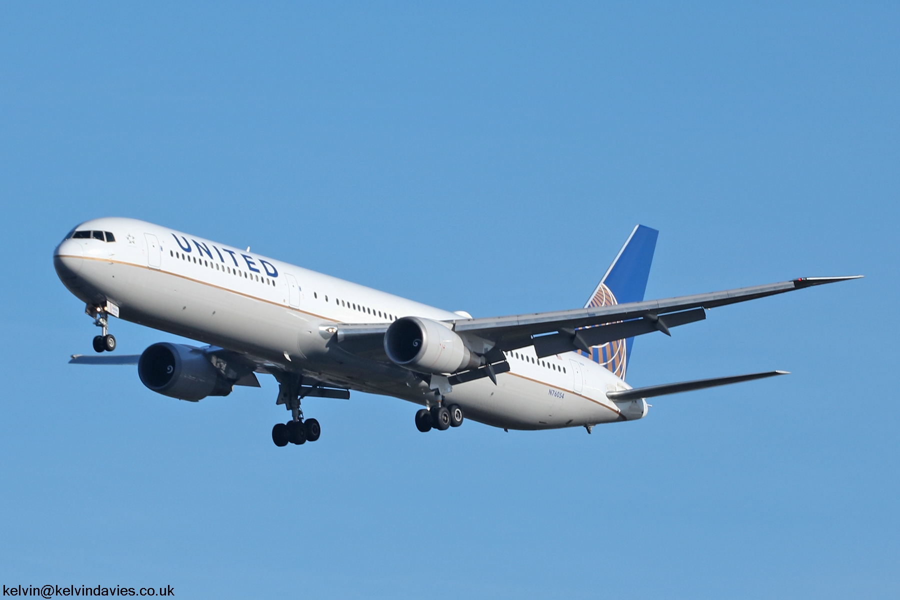 United Airlines 767 N76054