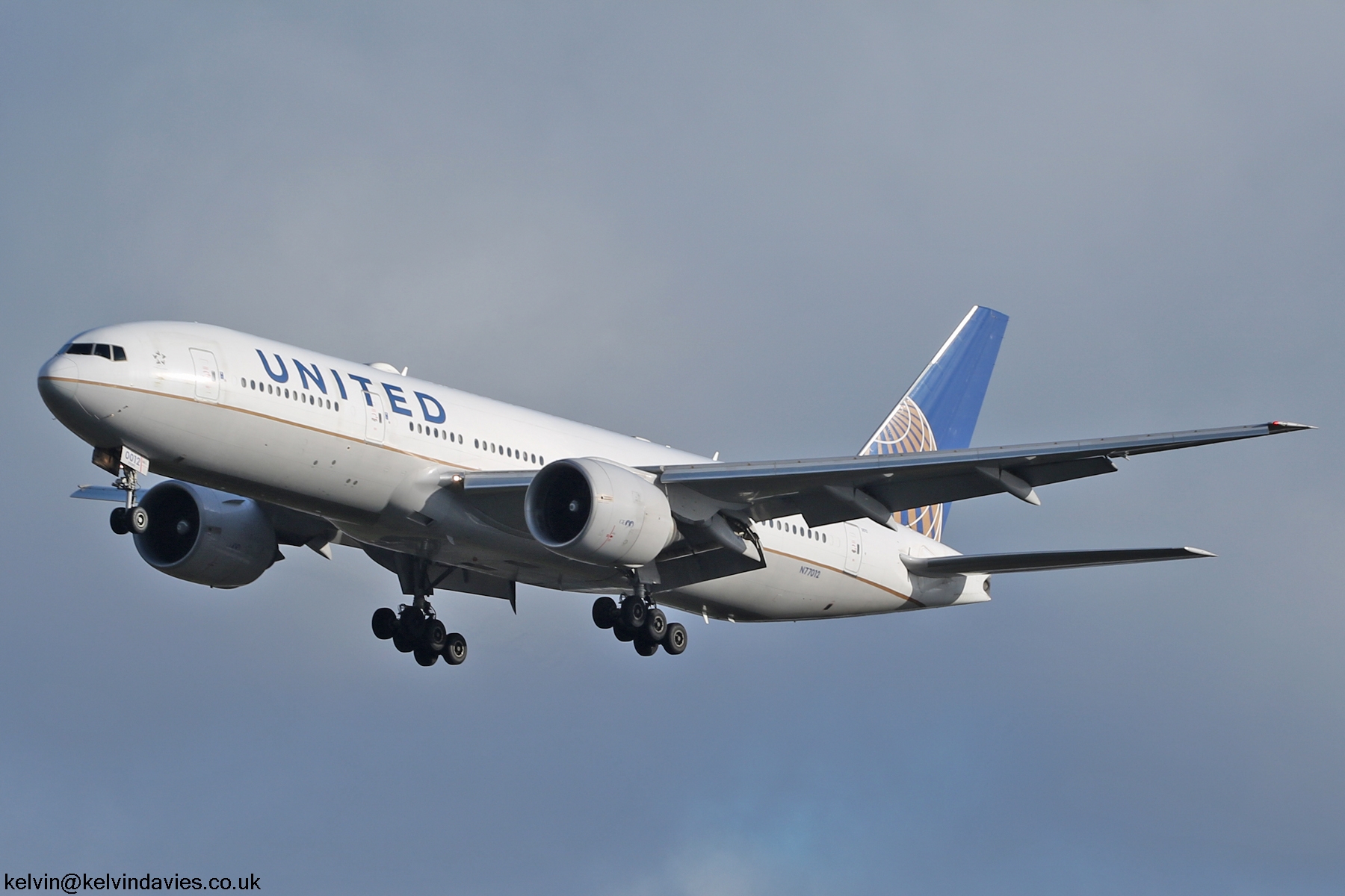 United Airlines 777 N77012