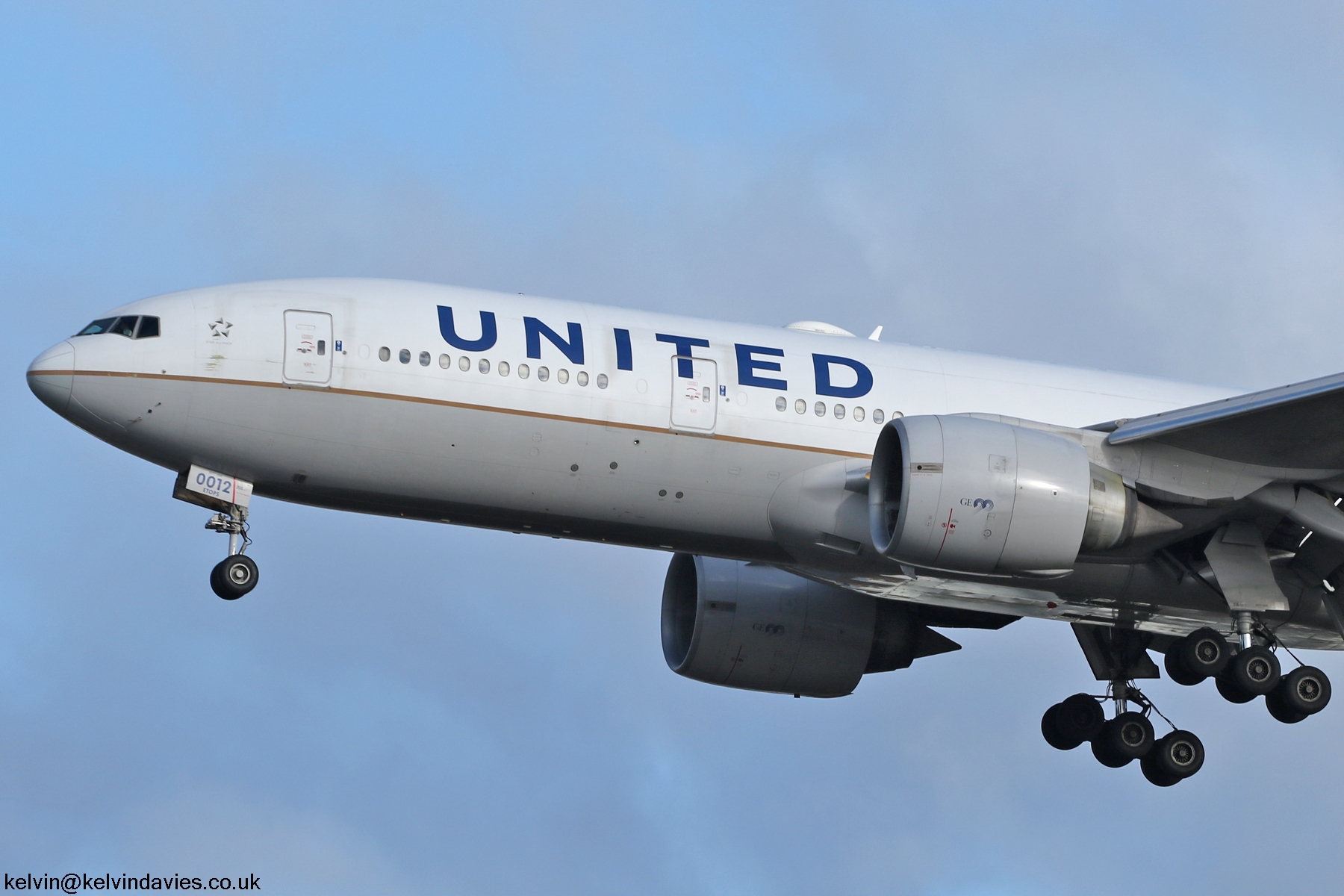 United Airlines 777 N77012