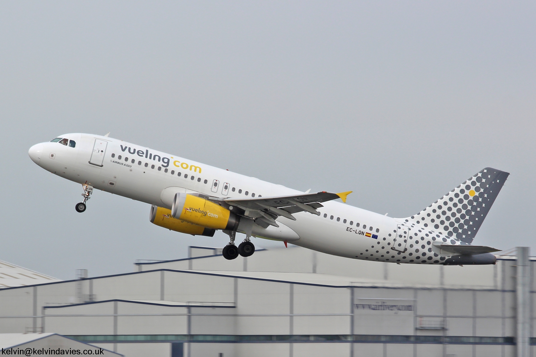 Vueling Airlines A320 EC-LQN