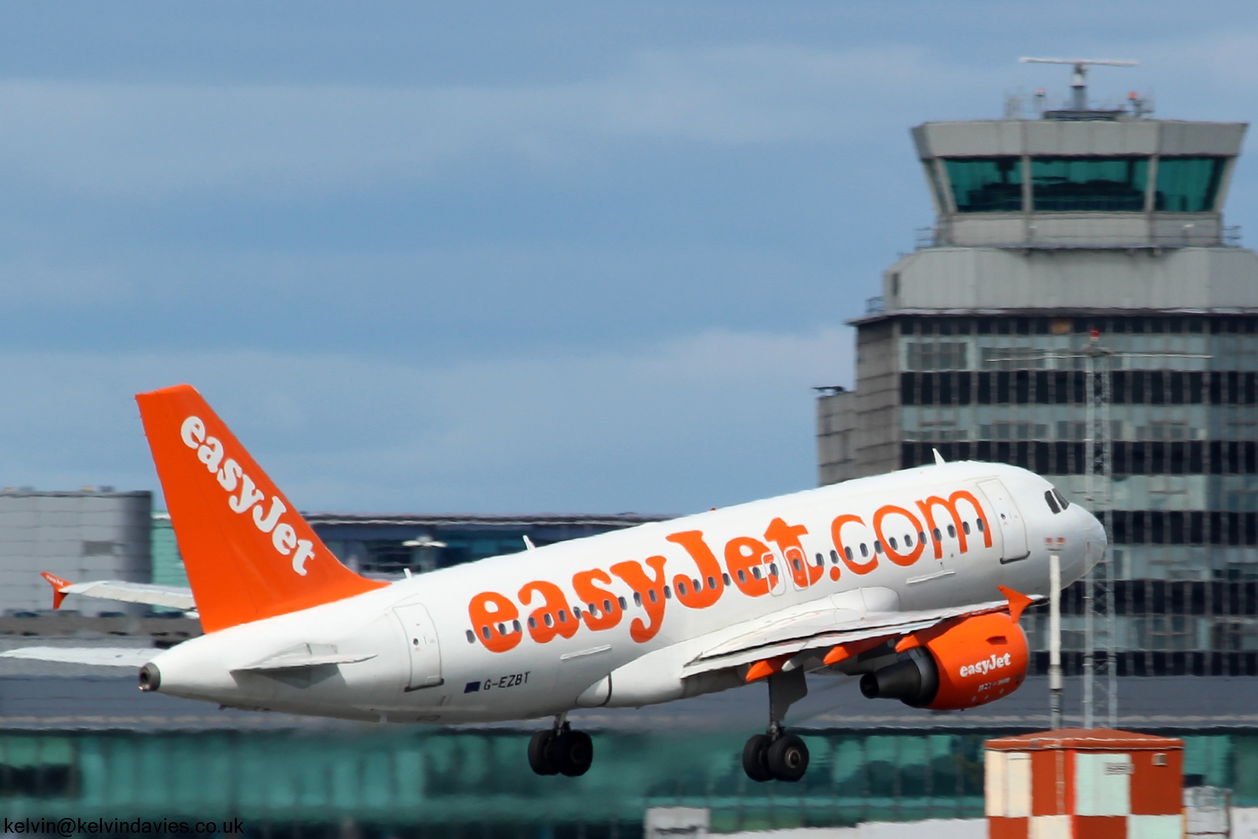 Easyjet A319 G-EZBT