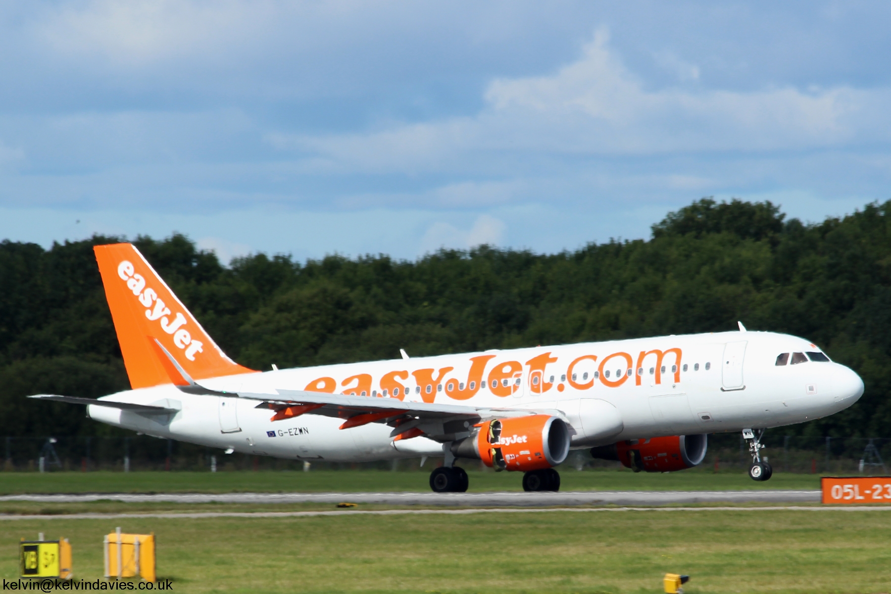 Easyjet A320 G-EZWN