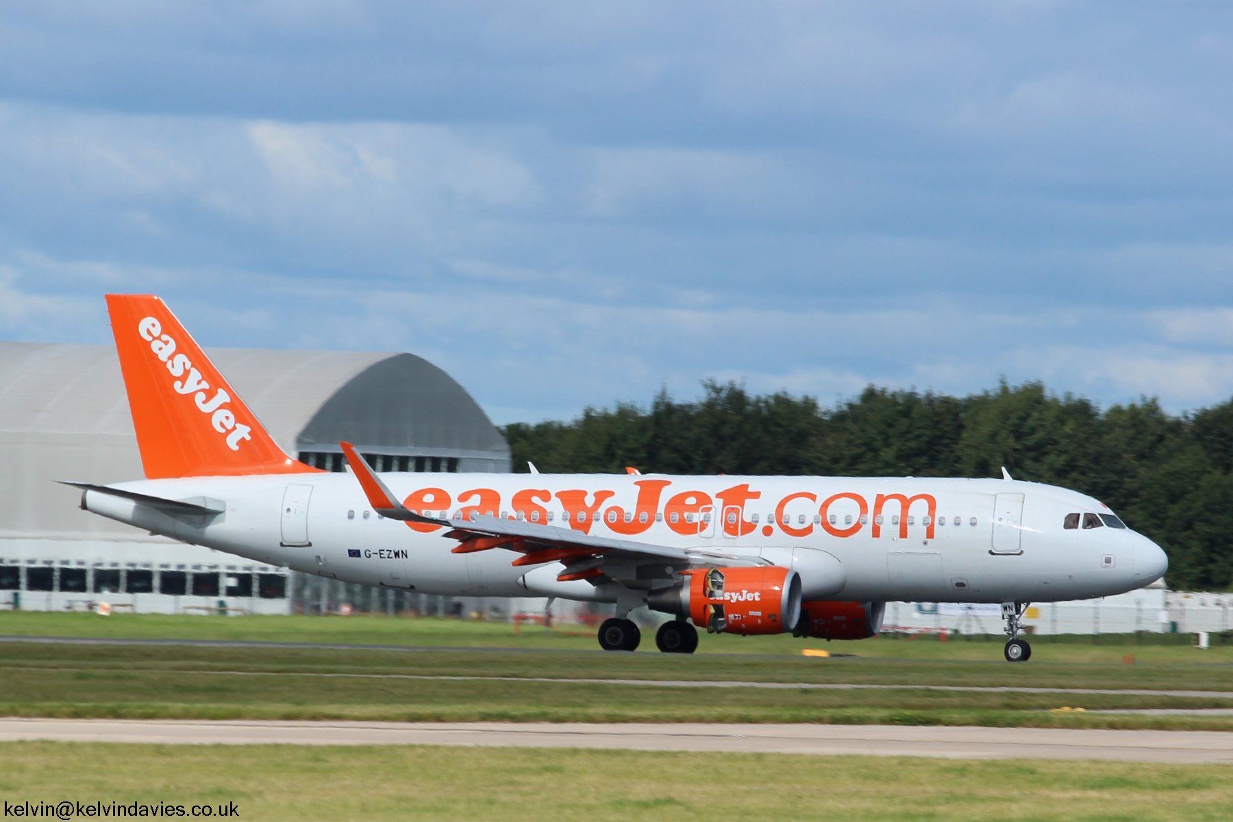 Easyjet A320 G-EZWN