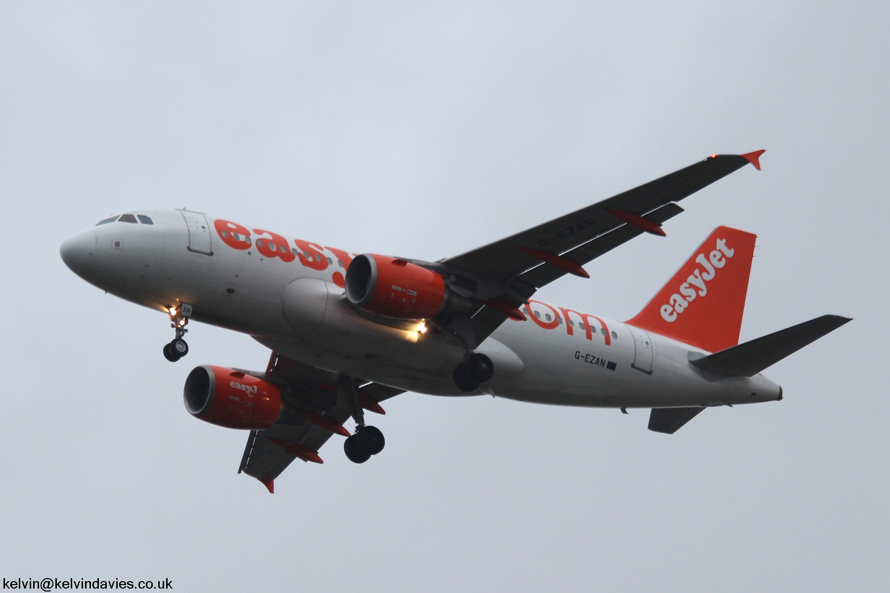 easyJet A319 G-EZAN