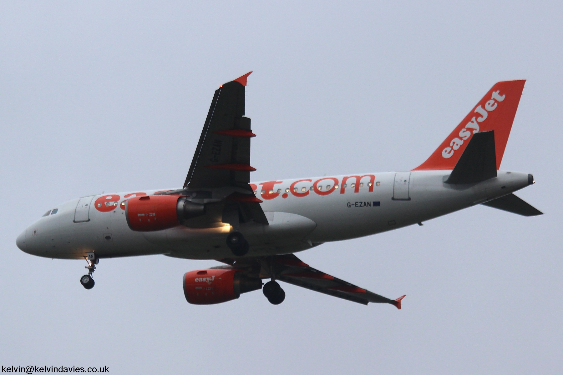 easyJet A319 G-EZAN