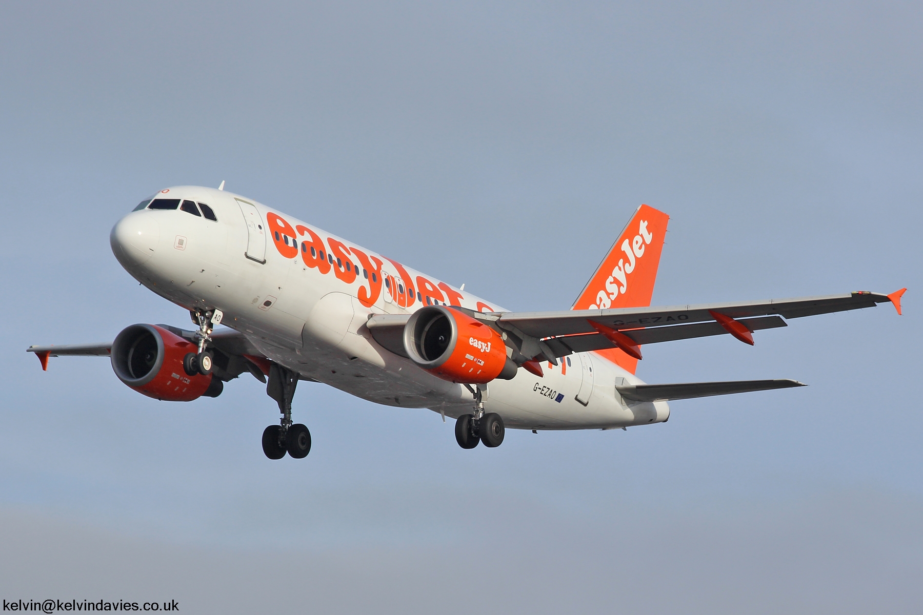 easyJet A319 G-EZAO