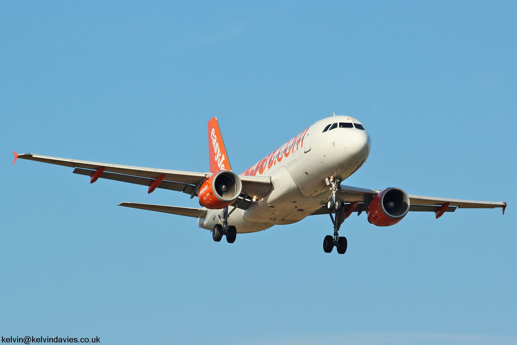 easyJet A319 G-EZAS