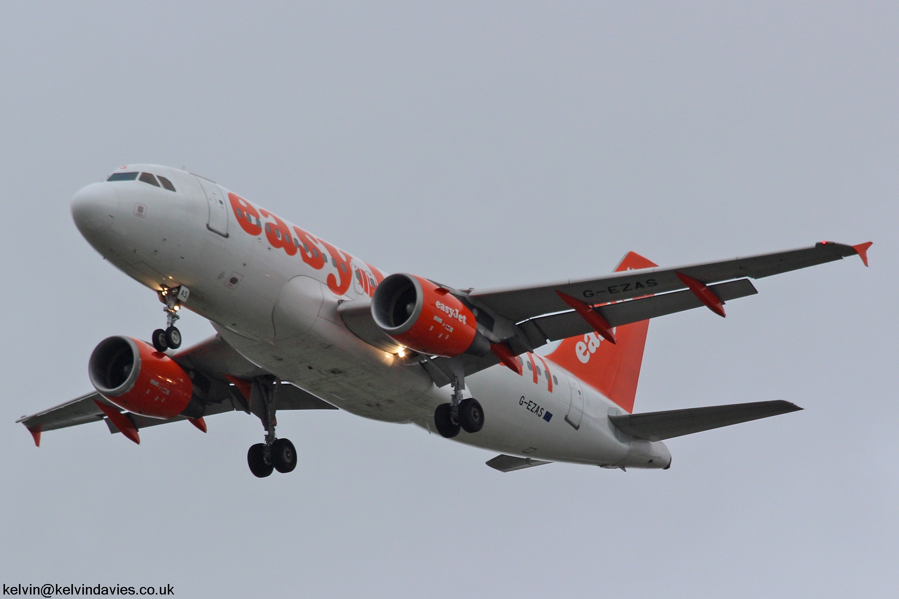 easyJet A319 G-EZAS