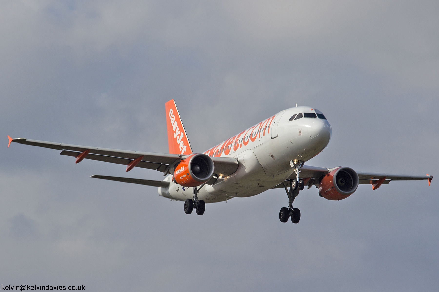 easyJet A319 G-EZAY