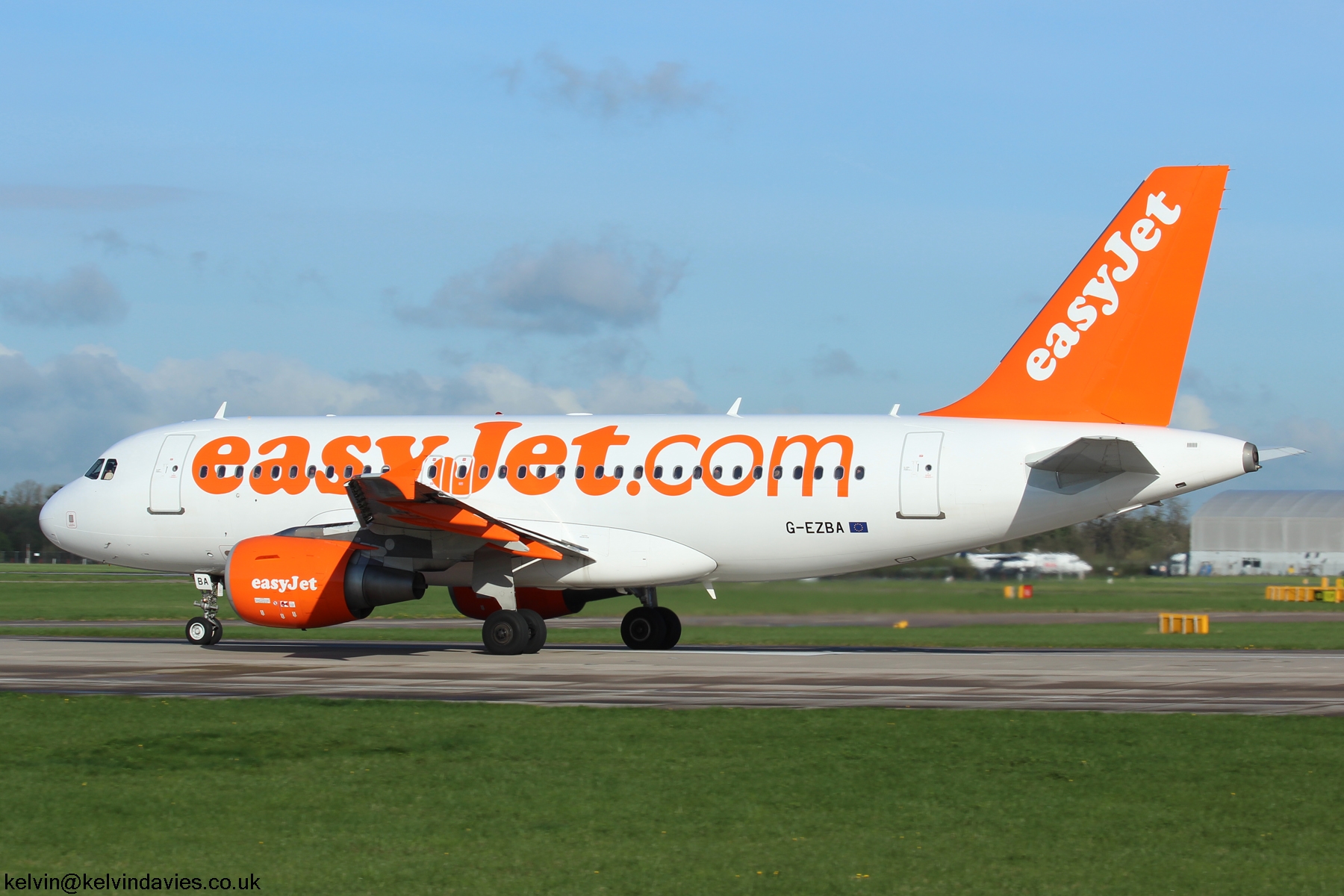 Easyjet A319 G-EZBA