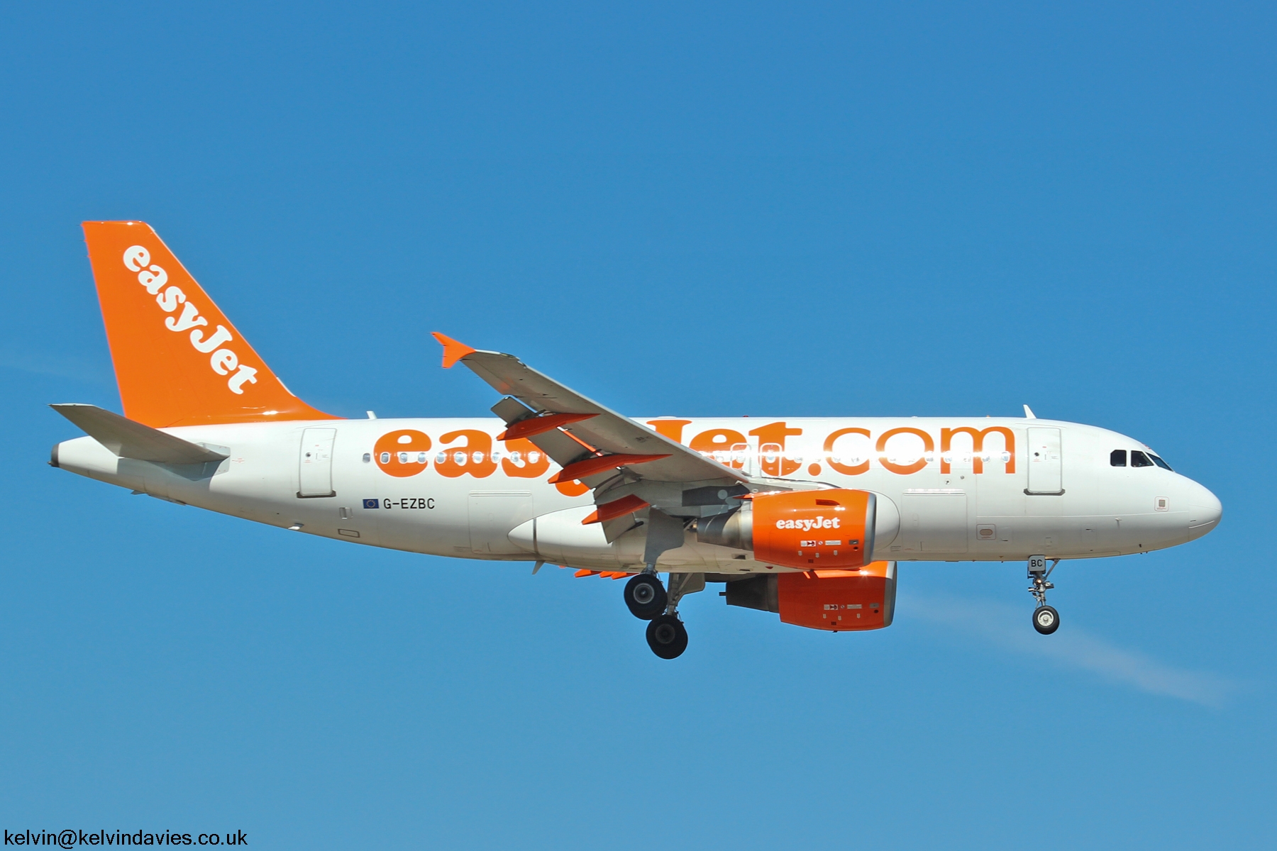 easyJet A319 G-EZBC