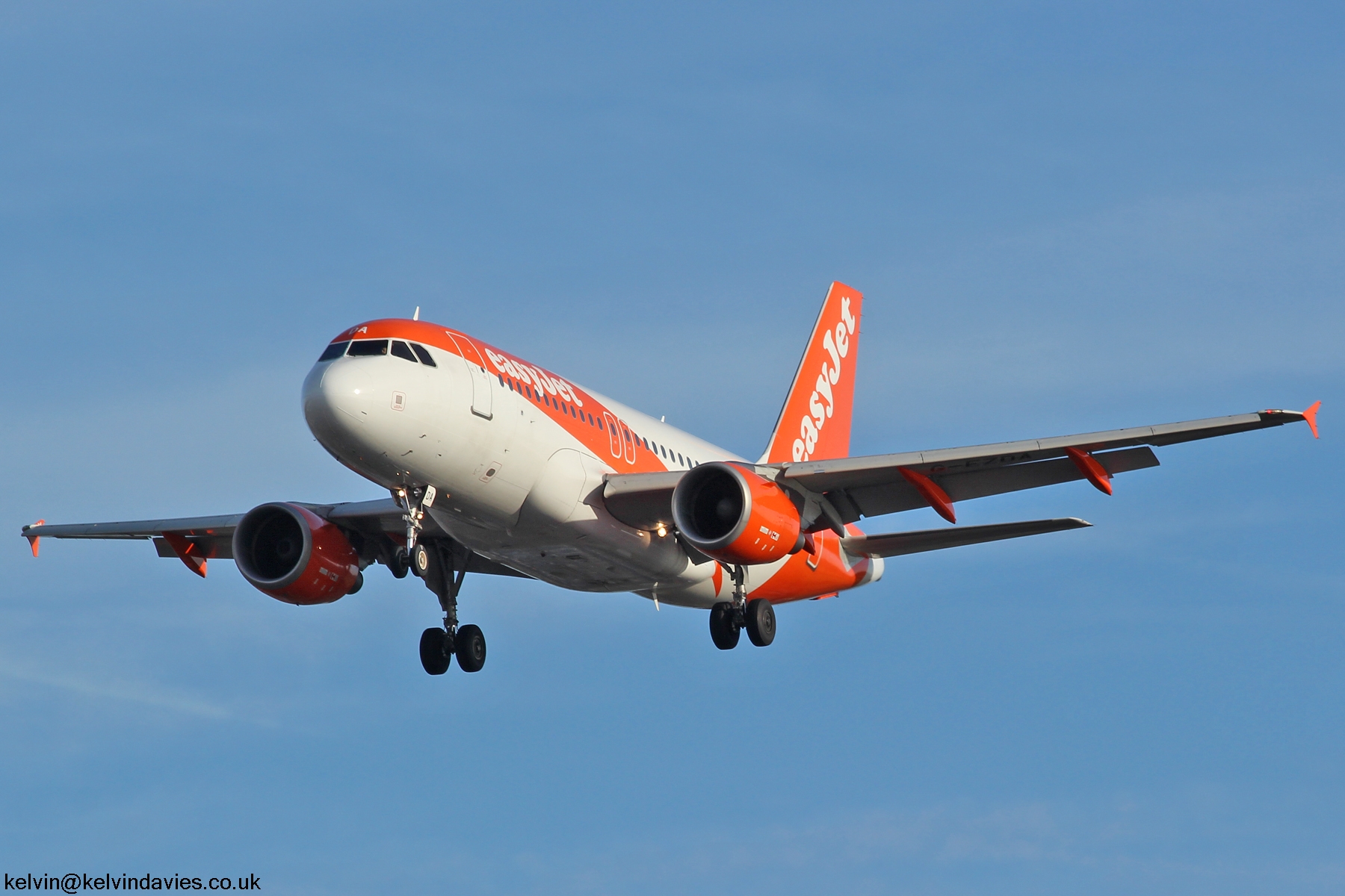 easyJet A319 G-EZDA