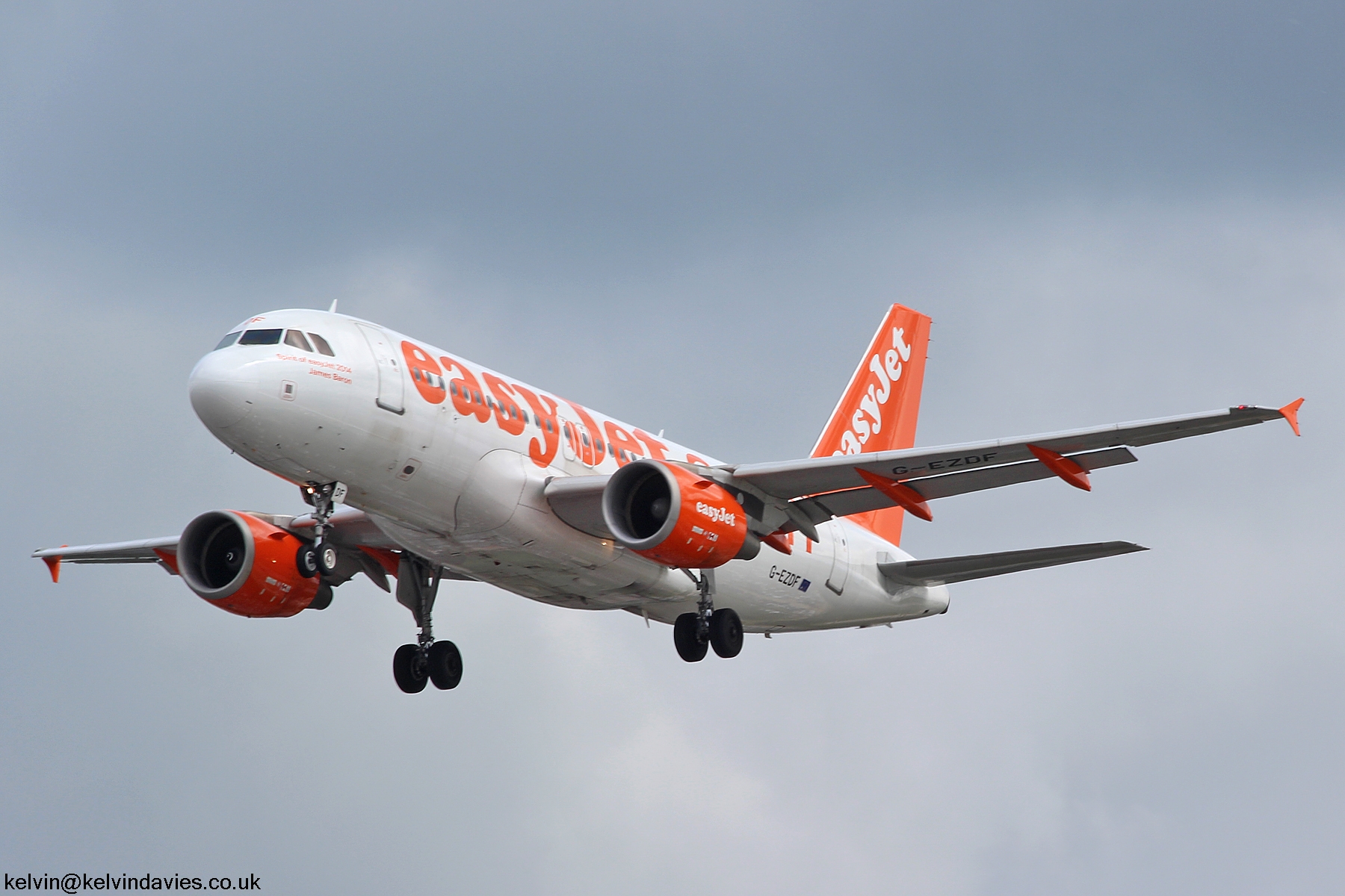 easyJet A319 G-EZDF