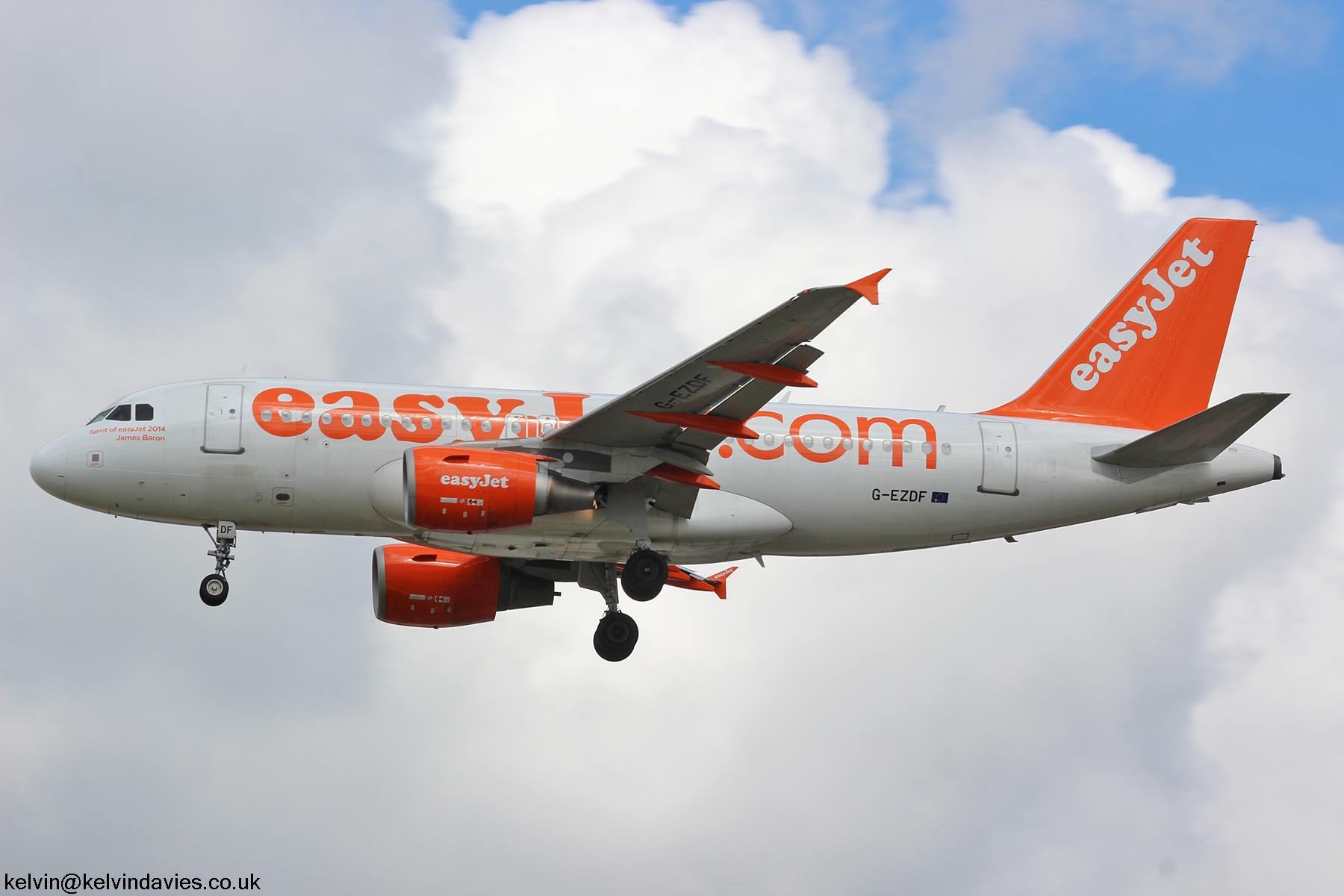 easyJet A319 G-EZDF