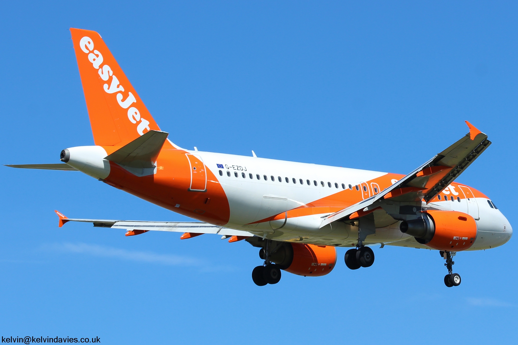 easyJet A319 G-EZDJ