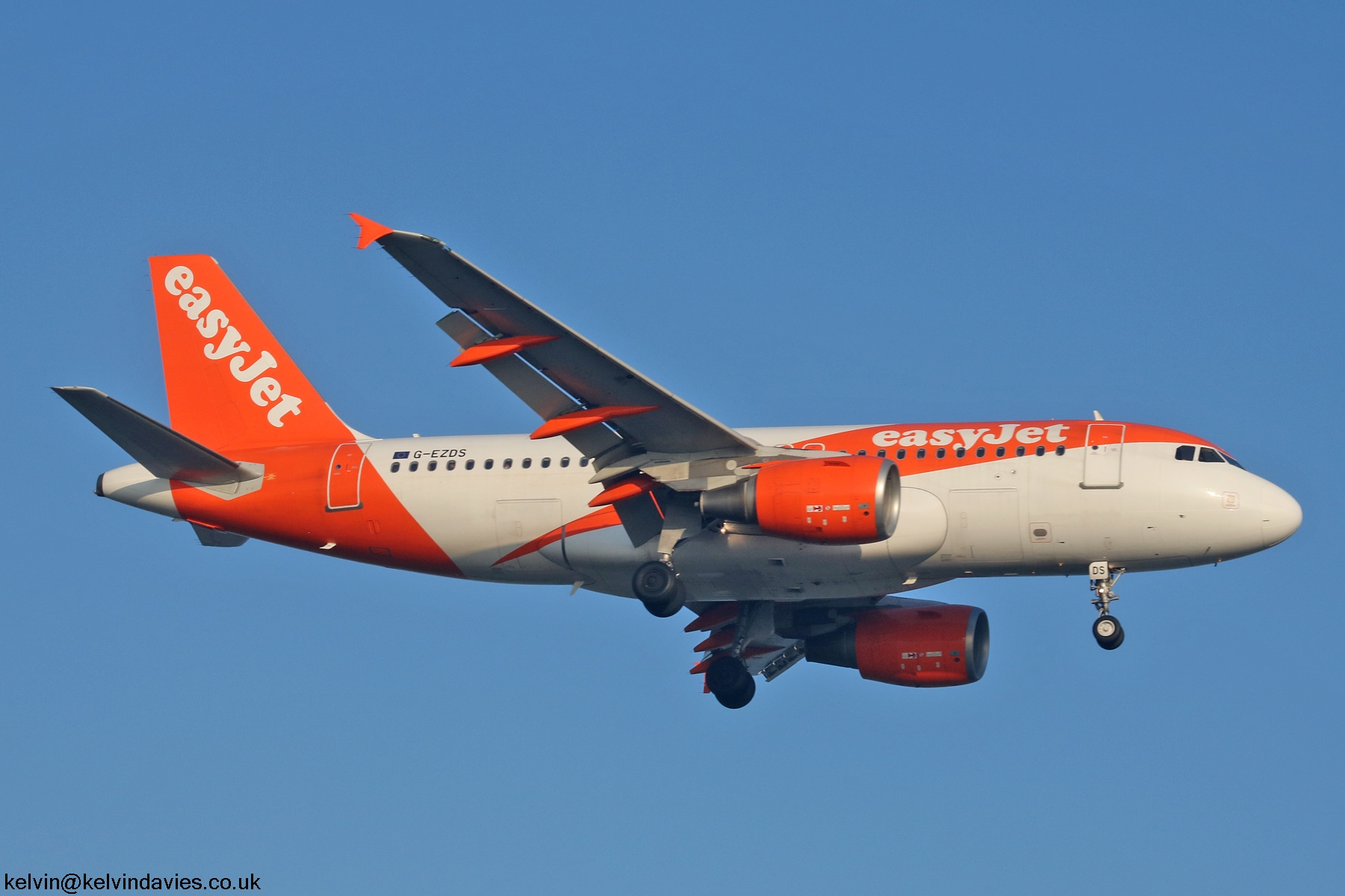 easyJet A319 G-EZDS