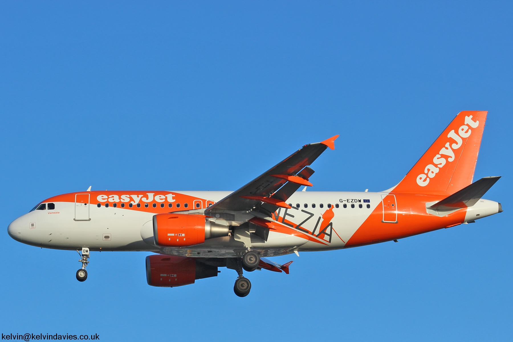 Easyjet A319 G-EZDW