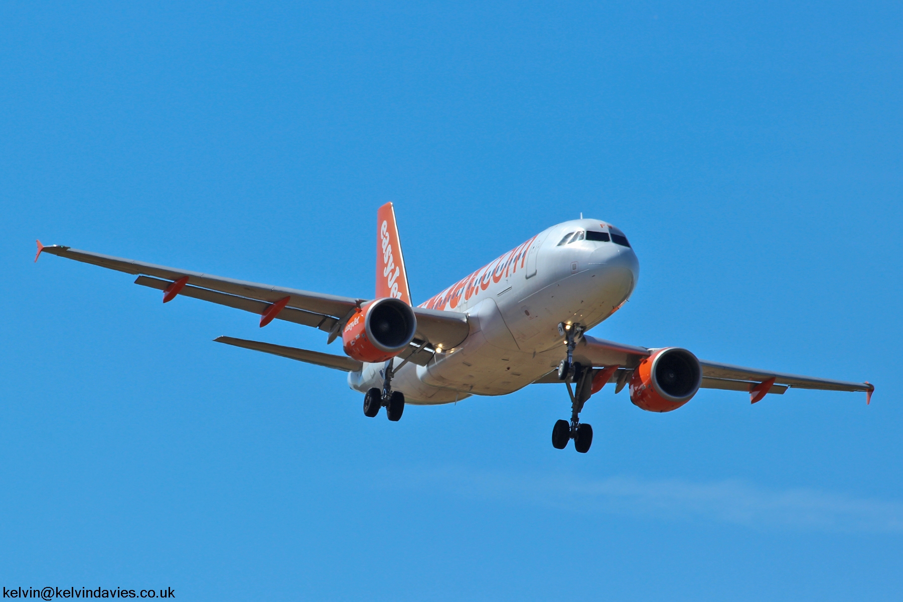 easyJet A319 G-EZFW