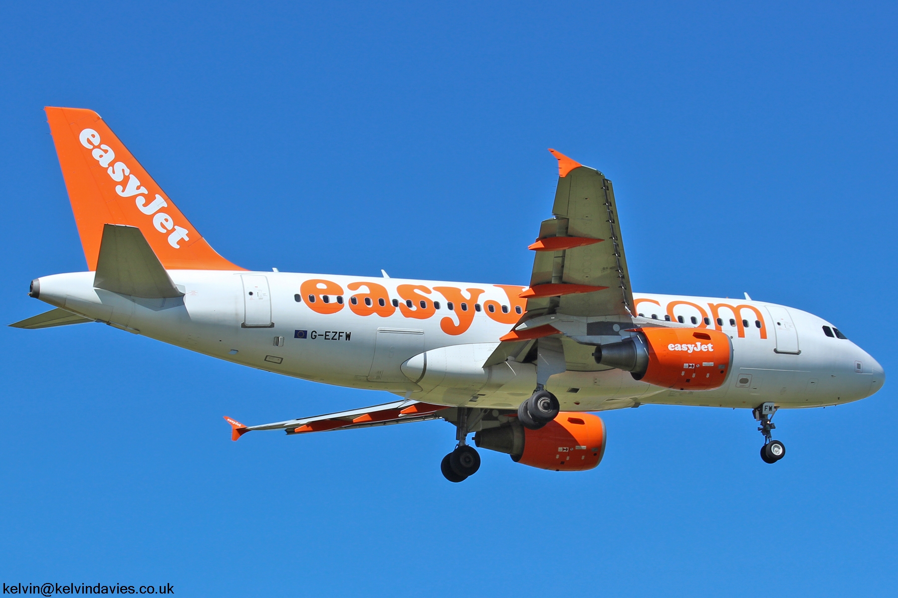 easyJet A319 G-EZFW