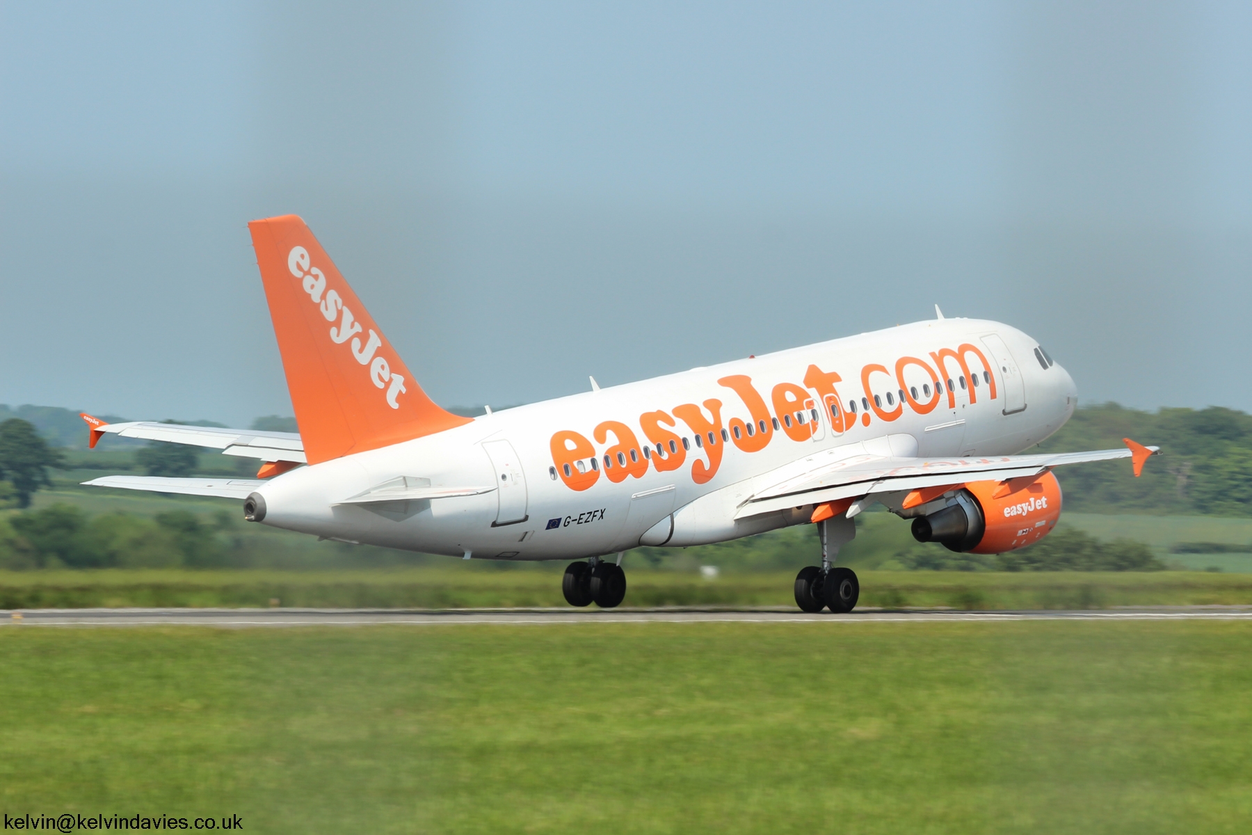 easyJet A319 G-EZFX