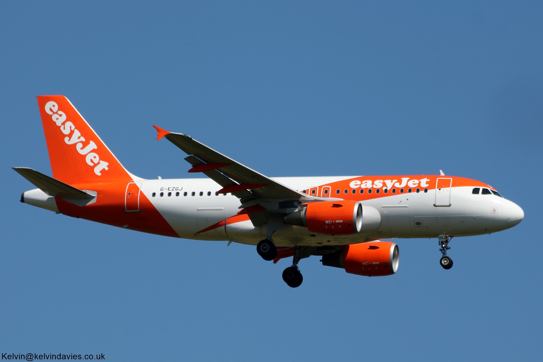 easyJet UK A319 G-EZGJ