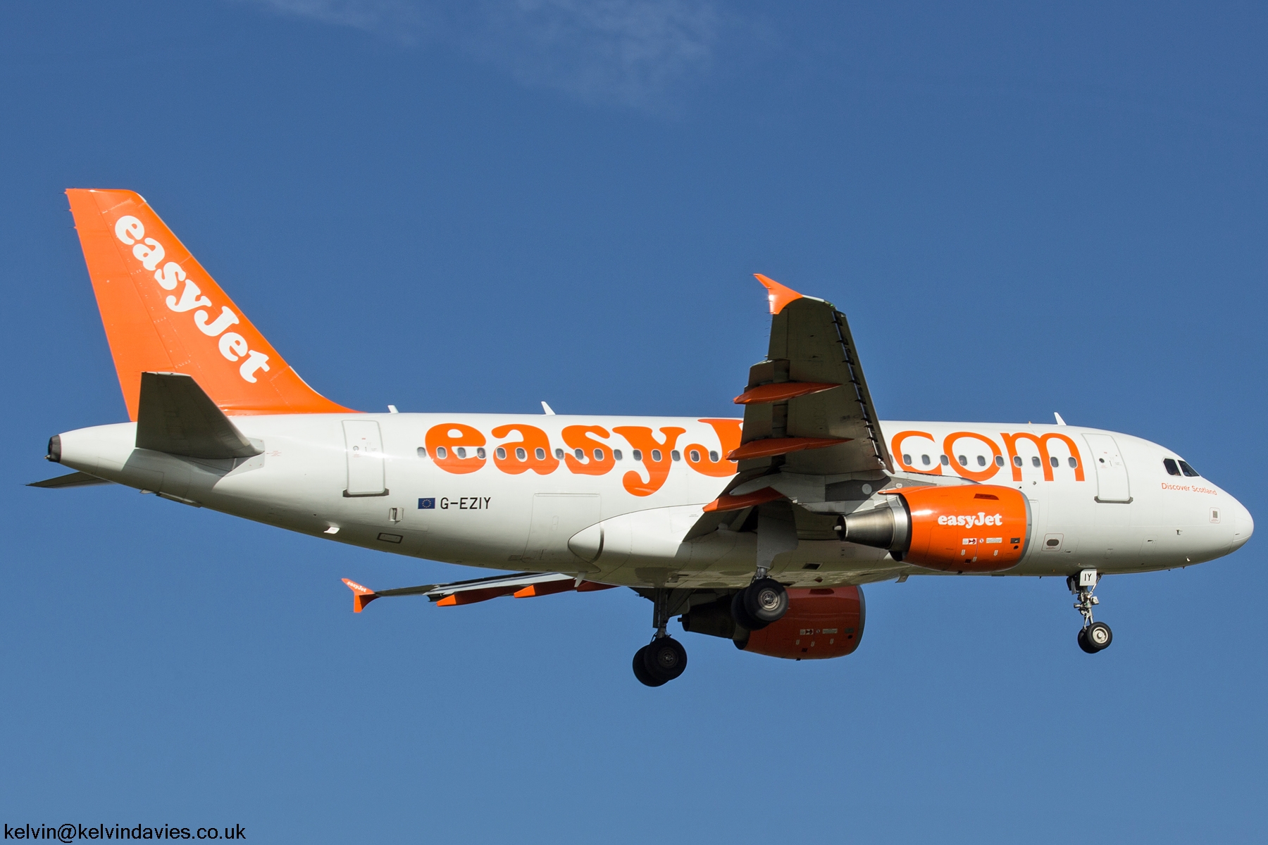 easyJet A319 G-EZIY