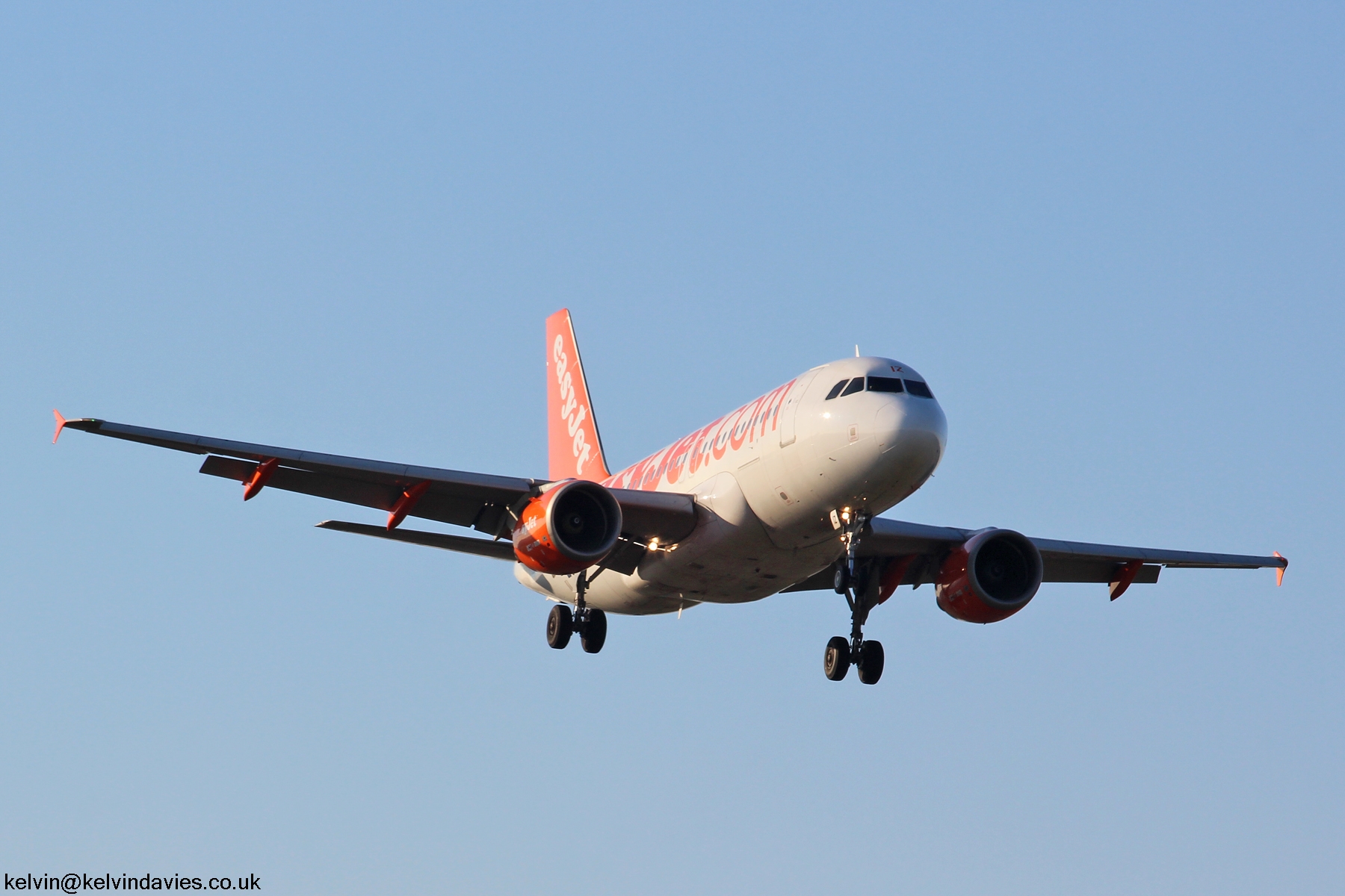 easyJet A319 G-EZIZ