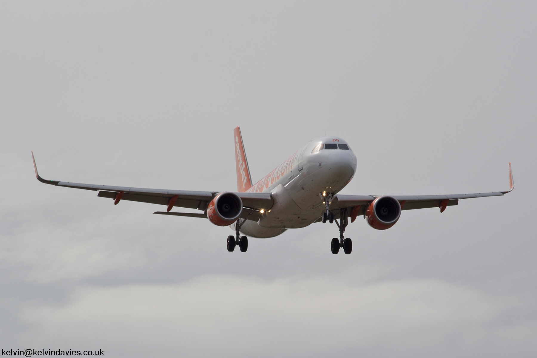 EasyJet A320 G-EZOB