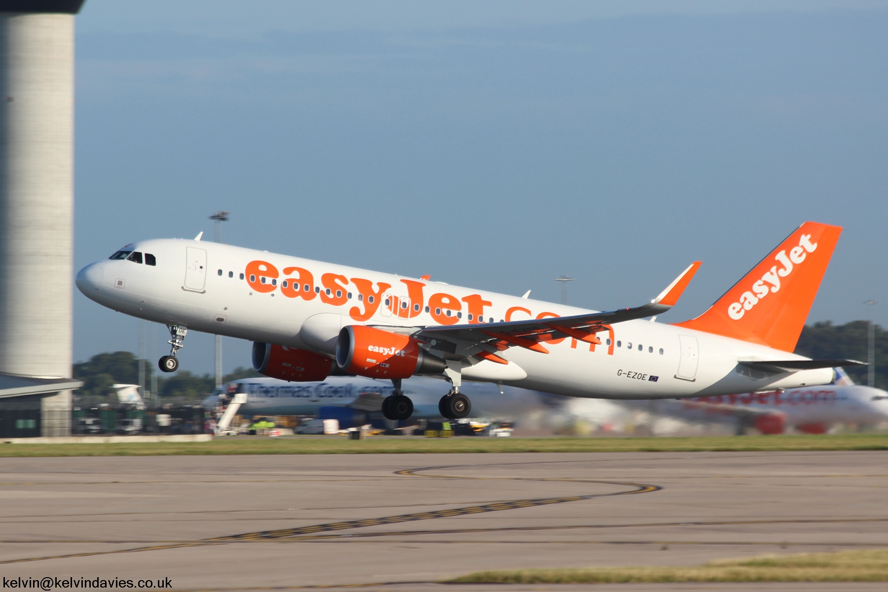 Easyjet A320 G-EZOE