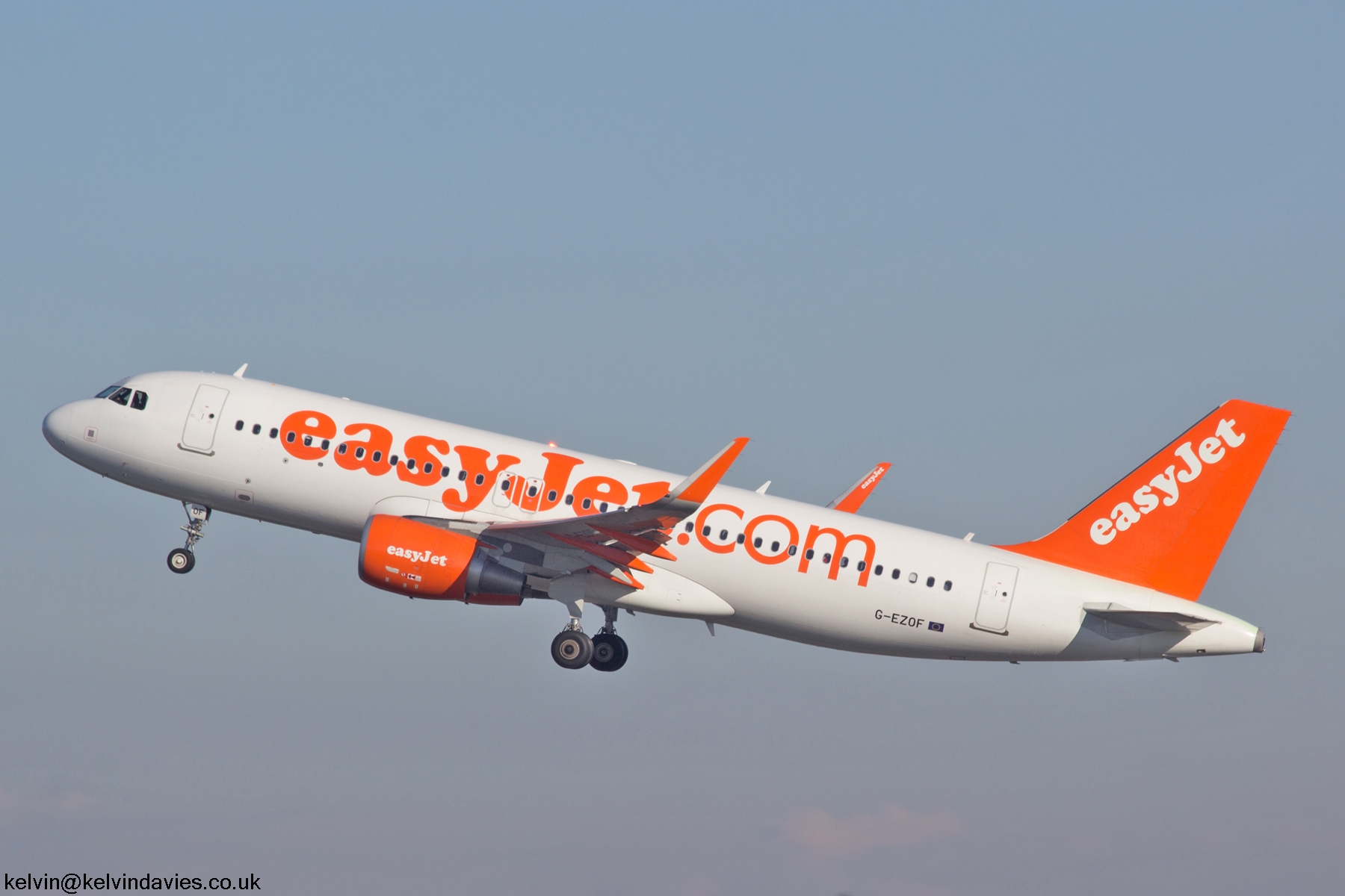 easyJet A320 G-EZOF