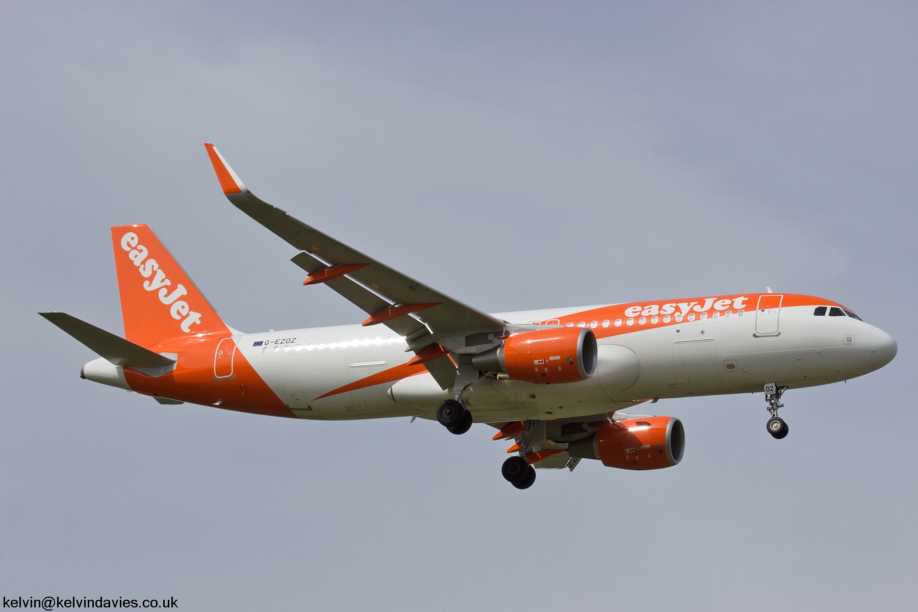 EasyJet A320 G-EZOZ