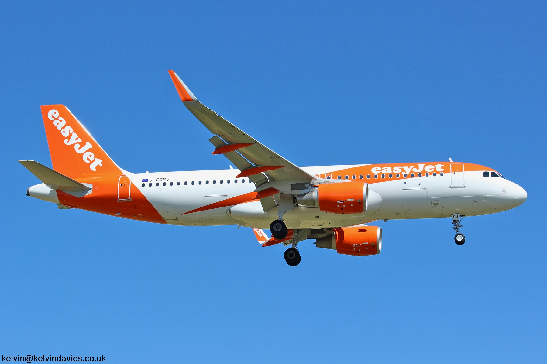 Easyjet A320 G-EZPJ