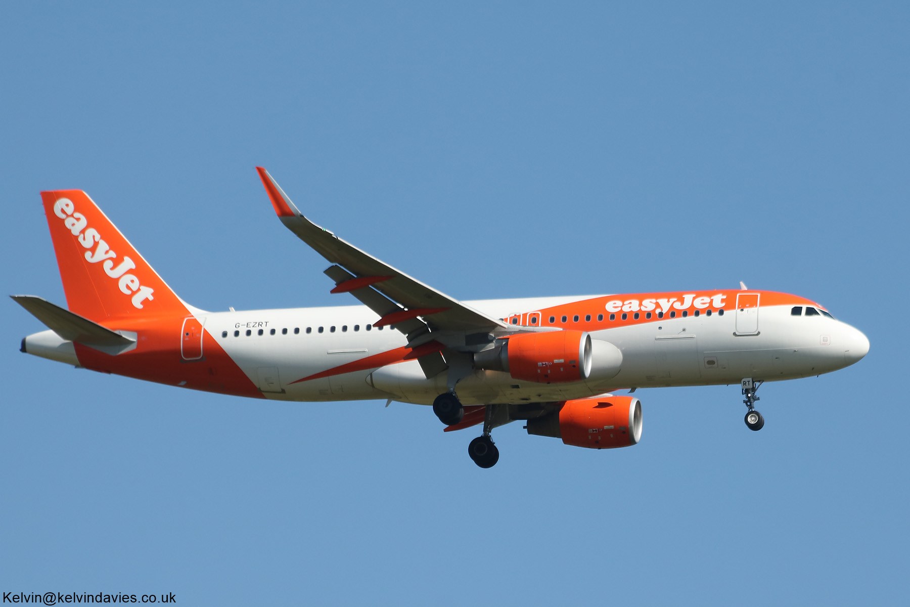 easyJet UK A320 G-EZRT